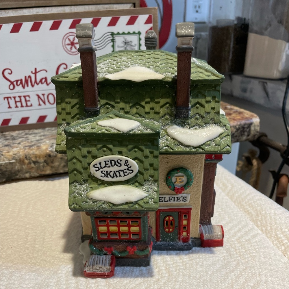 Dept 56 - The Heritage Village Collection - Elfie's Sleds & Skates